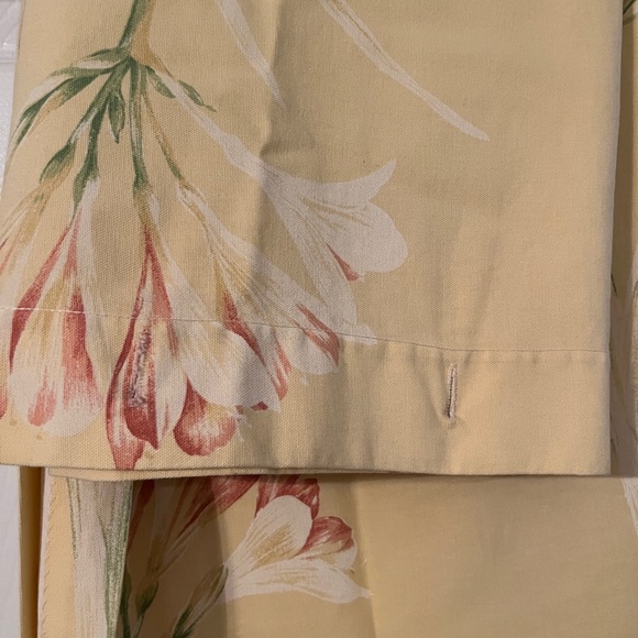 Thomasville Shower Curtain. Floral. Primary Color: Yellow. 75X69z New. - Picture 3 of 5